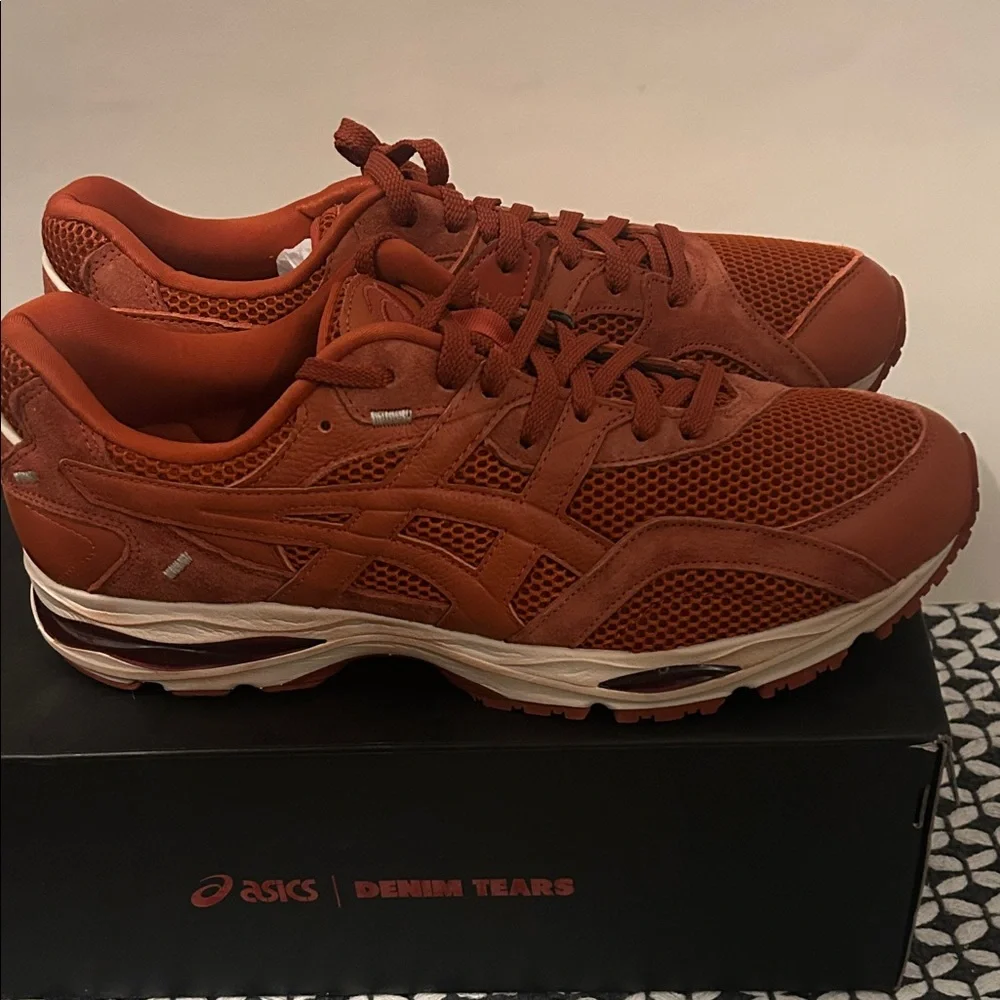 NWT ASICS Gel-MC Plus
- Denim Tears Red Clay Brick - Picture 7 of 7